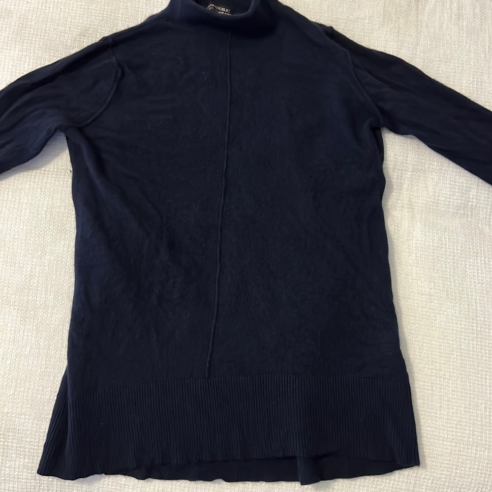 Banana Republic size small long sleeve sweater